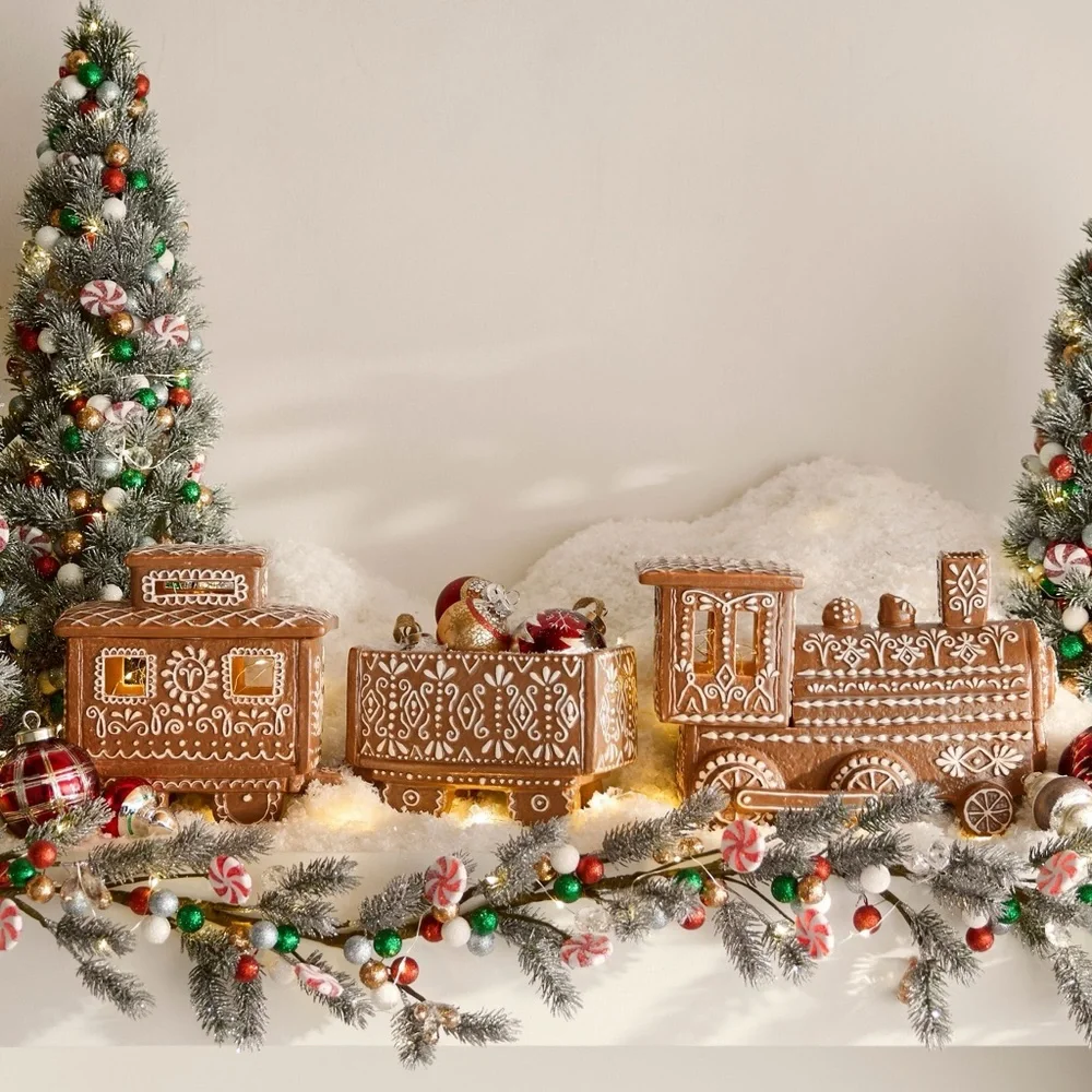 Pottery Barn Handcrafted Ceramic Gingerbread Train BNIB